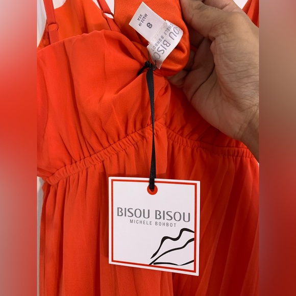 Long red formal gown - Picture 4 of 4